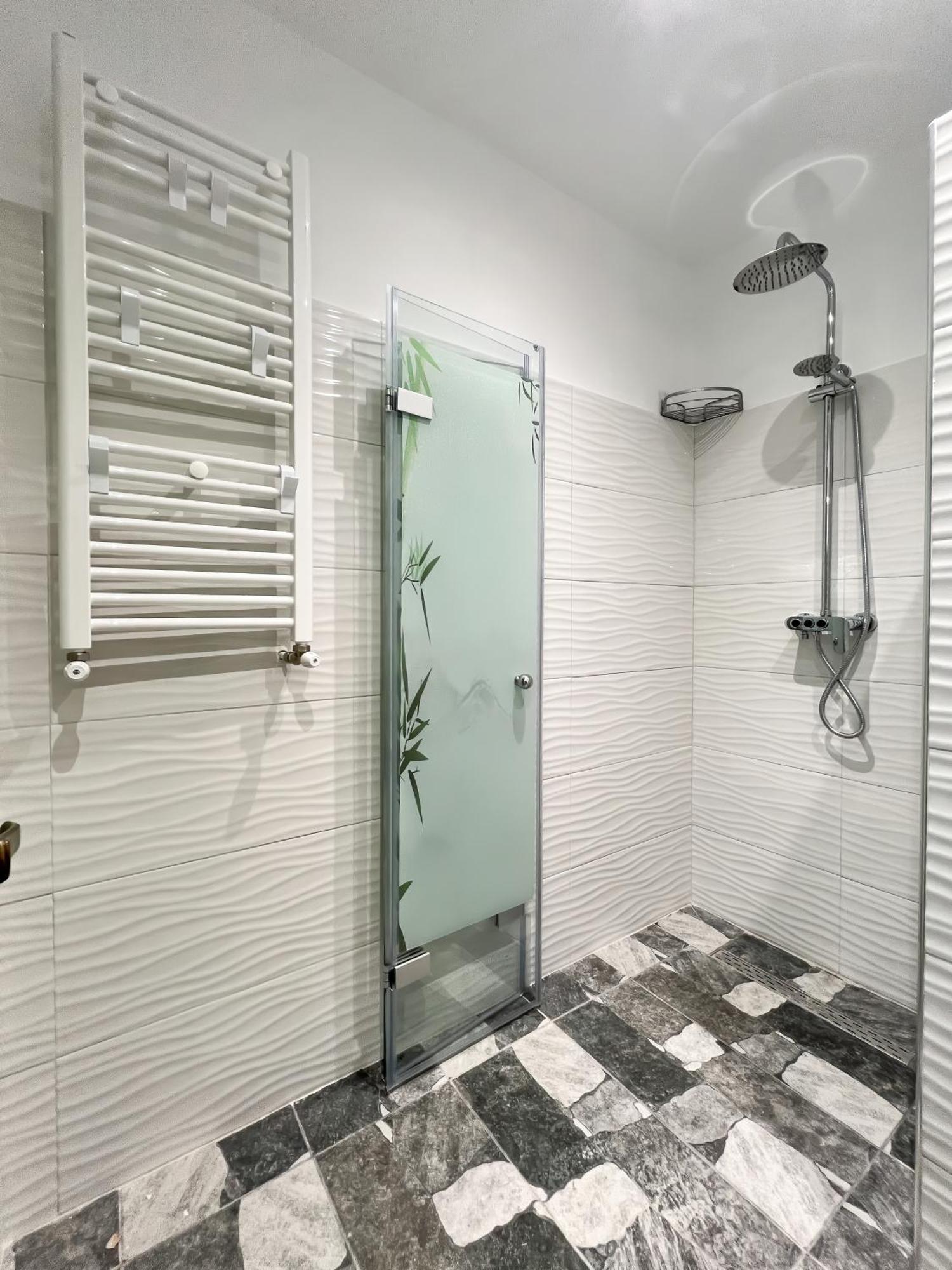 Sonia'S Skg 3 Bedroom Family Apartment - Near Metro เทสซาโลนิกิ ภายนอก รูปภาพ
